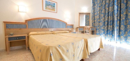 Hôtel AzuLine Mar Amantis & II 3*, Séjour Espagne & ses îles, Baléares, Ibiza par Ôvoyages Hôtel AzuLine Mar Amantis & II 3*, Séjour Espagne & ses îles, Baléares, Ibiza par Ôvoyages